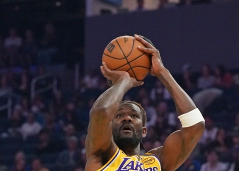 ¡Esta batalla suprime a Bunyama Yama! Ayton anotó 22 puntos con 9 de 13 tiros y atrapó 10 rebotes.