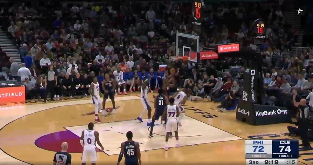 ¡No puedo detenerlo! Mitchell y Allen se combinaron para 27 puntos y 6 rebotes en un solo cuarto