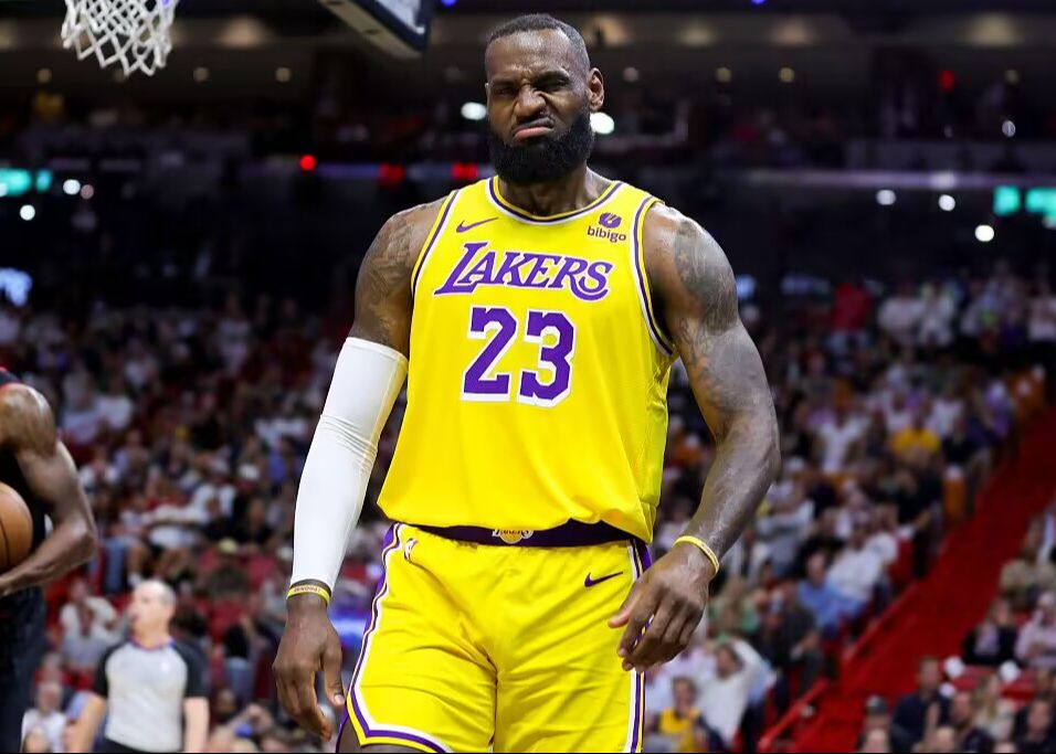 Reportero estadounidense: James nunca pidió un intercambio, los equipos que esperaban conseguirlo difundieron rumores deliberadamente