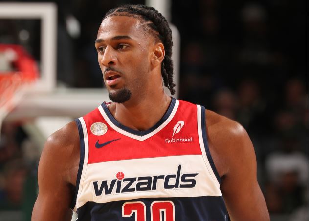 ¡Haz tu mejor esfuerzo! Sarr anotó 25 puntos en 10 de 15 tiros y atrapó 11 rebotes.