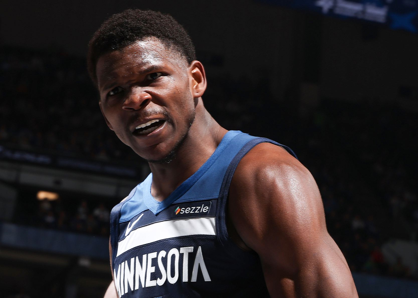 Edwards acertó 0 de 8 triples y los Timberwolves solo acertaron 3 de 22 tiros exteriores en la alineación titular.