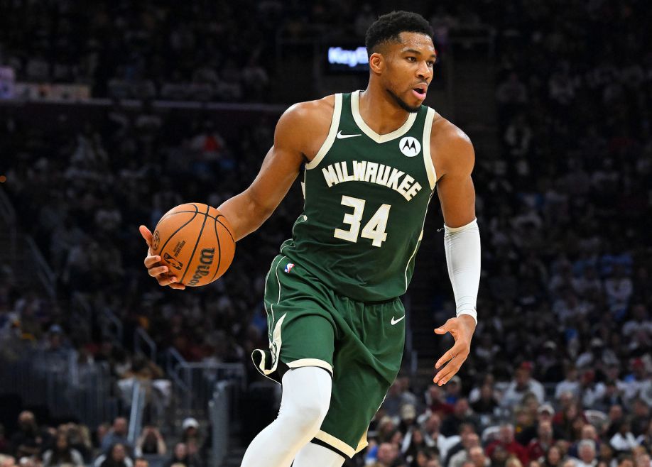 Antetokounmpo tuvo 0 asistencias en el entretiempo y los Bucks no tuvieron goles deportivos en los últimos 8 minutos del segundo cuarto.