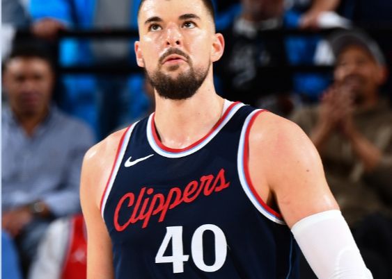 ¡Dos ayudantes alrededor de Harden! Zubac y Bogda se combinaron para 48 puntos, 14 rebotes y 5 asistencias