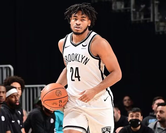 ¡Ambos se están calentando! Porter Jr. anotó 14 puntos eficientes en la mitad y Thomas anotó 13 puntos y 4 asistencias.
