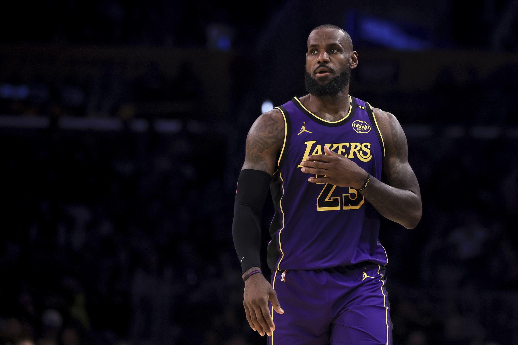 American Journal: James ha estado ausente de los Lakers durante 5 partidos consecutivos. Si quieres premiarlo, puede perderse como máximo 3 partidos.