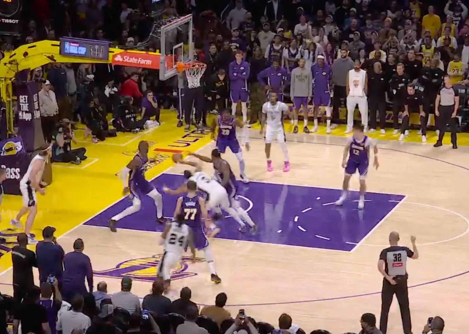 Informe del árbitro Lakers vs Spurs: Keldon sacó el balón de los últimos 0,4 segundos fuera de los límites