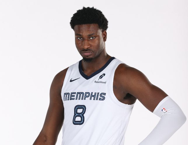Los Grizzlies acertaron 4 de 23 triples en la mitad, anotando sólo 46 puntos y los del Ejército Verde 21 puntos.