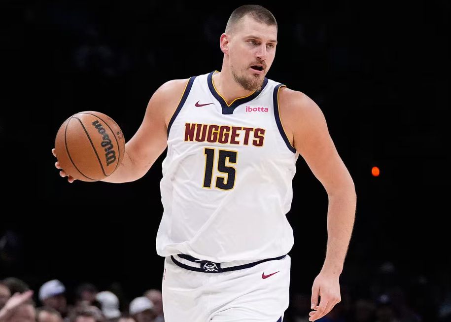 ¡Batalla en la posición 5! Jokic hizo 6 de 6 en el primer cuarto y venció a Sasha por 11 puntos