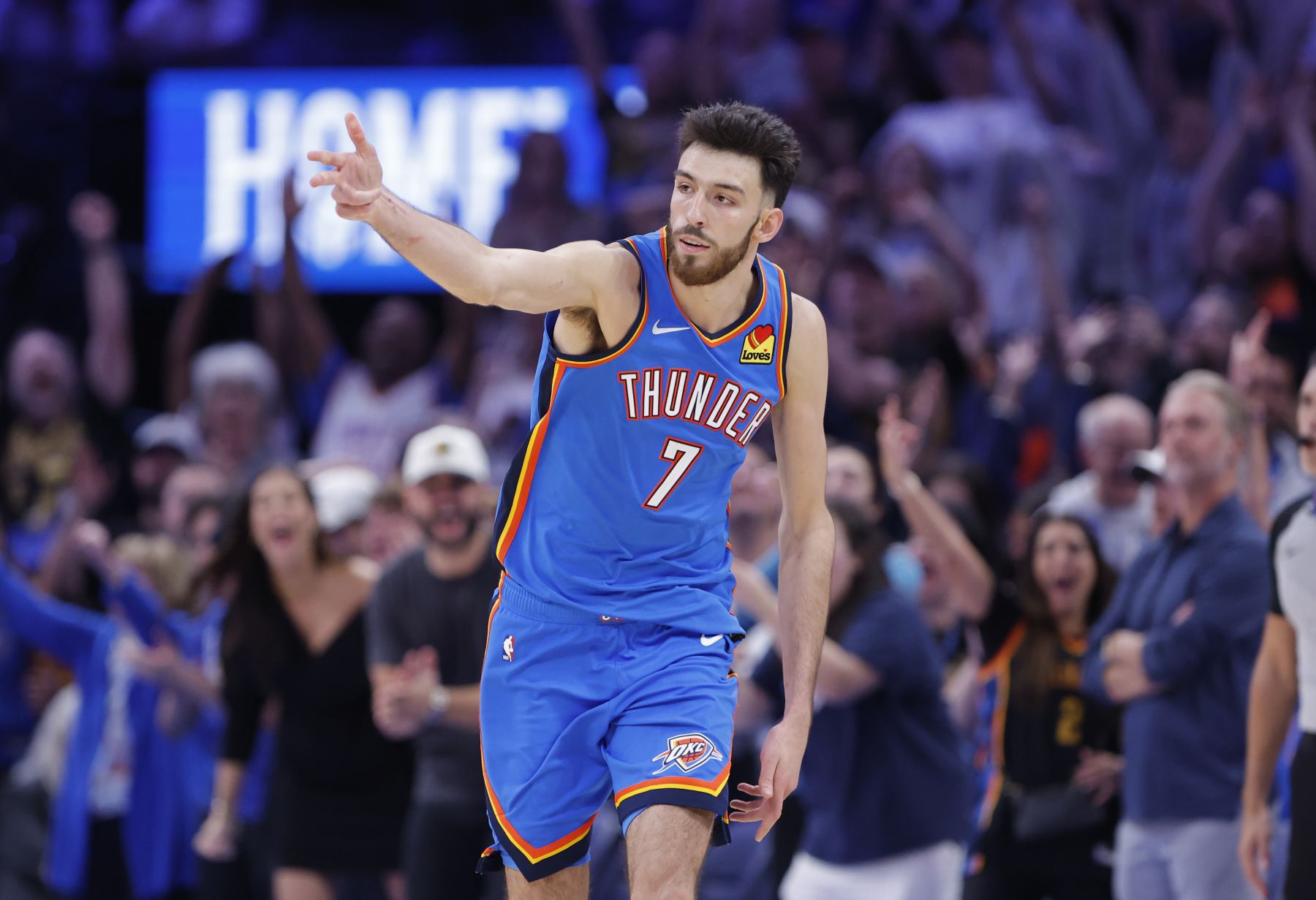 ¡La eficiencia es sólo inferior a la de Jokic! El porcentaje de tiros de la temporada de Chet es cercano al 60% y su porcentaje de tiros real es del 72%.