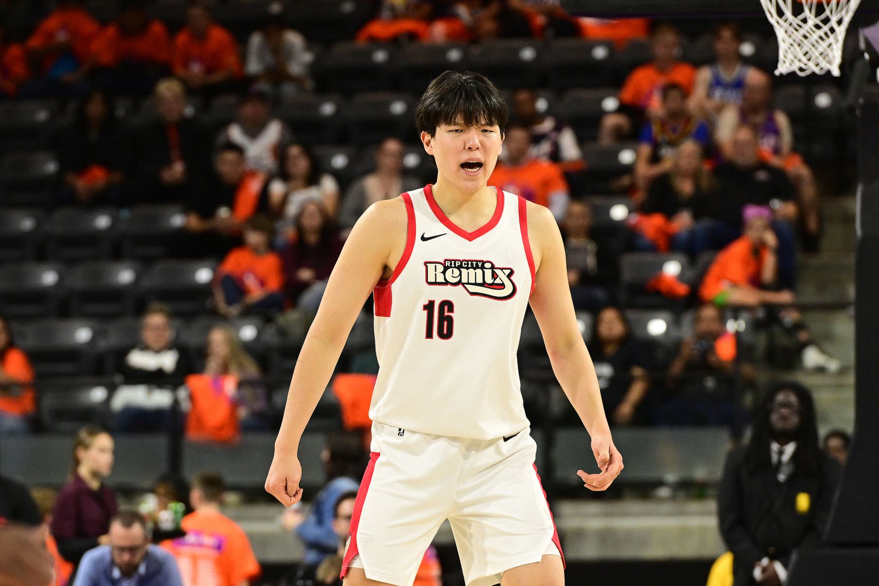 Reportero estadounidense: Yang Hansen regresará a Portland para unirse al equipo después de que los Trail Blazers terminen su viaje por carretera