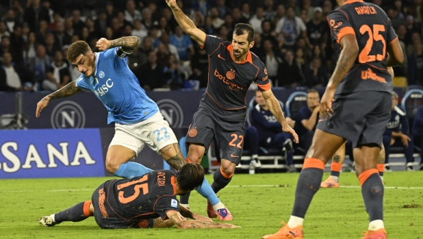 Mi Sports: La llamada de 12 yardas se retrasó 8 segundos. El Inter de Milán sospechaba que la decisión de las 12 yardas no era la intención del árbitro.