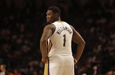 Zion y Murphy promediaron 20+10 por partido, pero no pudieron ayudar a los Pelicans a derrotar a los Spurs.