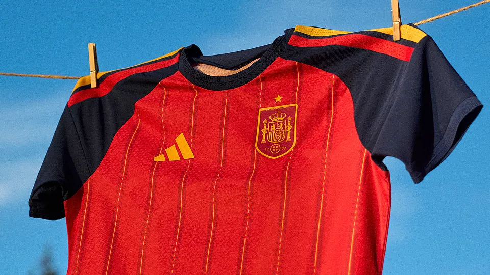 Adidas lanza el uniforme de la selección local del Mundial de España, que se dará a conocer en las eliminatorias del Mundial de este mes
