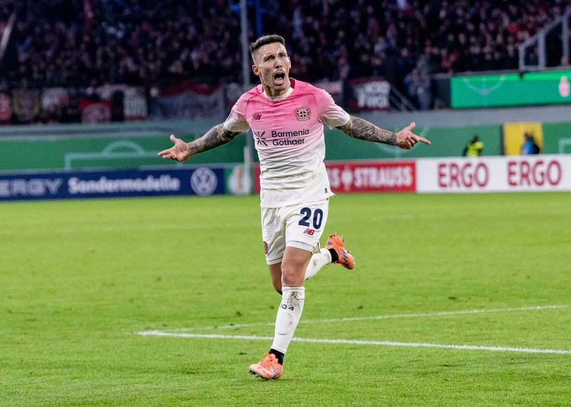 Kickers: El Bayern de Múnich sigue de cerca la situación de Grimaldo