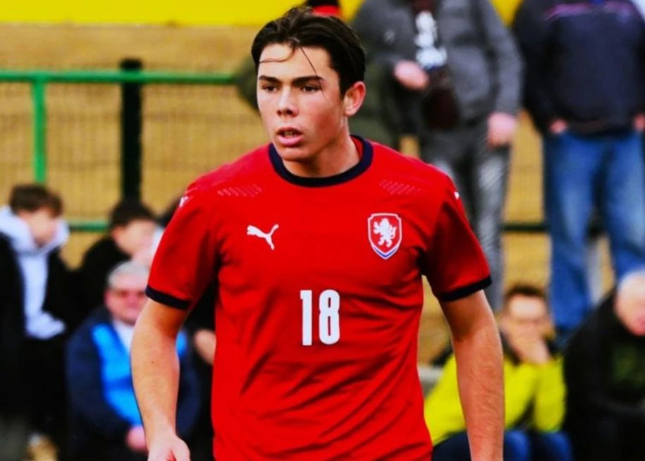 Representando a la República Checa sub-19, el hijo de Buffon anotó un hat-trick en la fase de clasificación para el Campeonato de Europa juvenil.