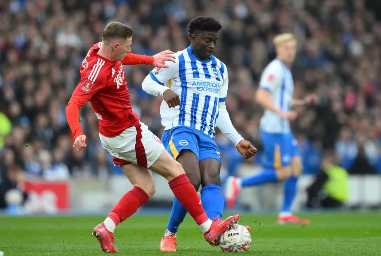 Medios británicos: el Manchester United planea reforzar su centro del campo el próximo verano, con Anderson y Baleba como objetivos candidatos