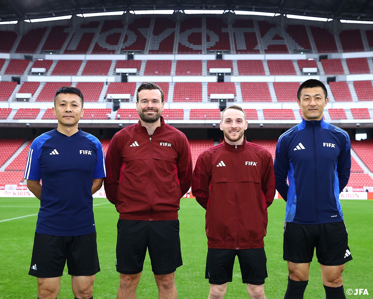 Oficial: Fu Ming actúa como cuarto árbitro en Japón vs. Ghana, y Mazi actúa como árbitro asistente.